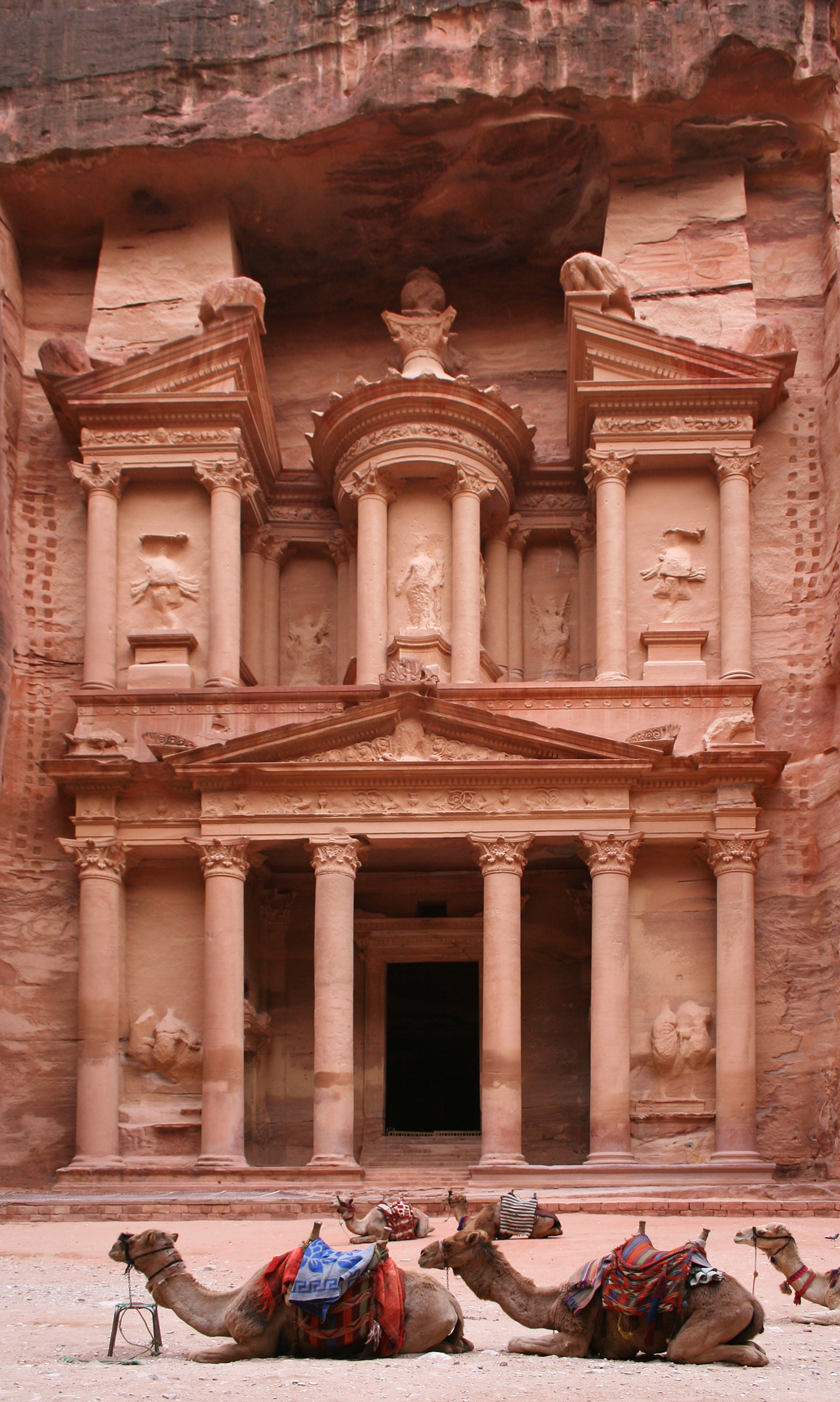 Al_Khazneh_Petra_edit_2.jpg